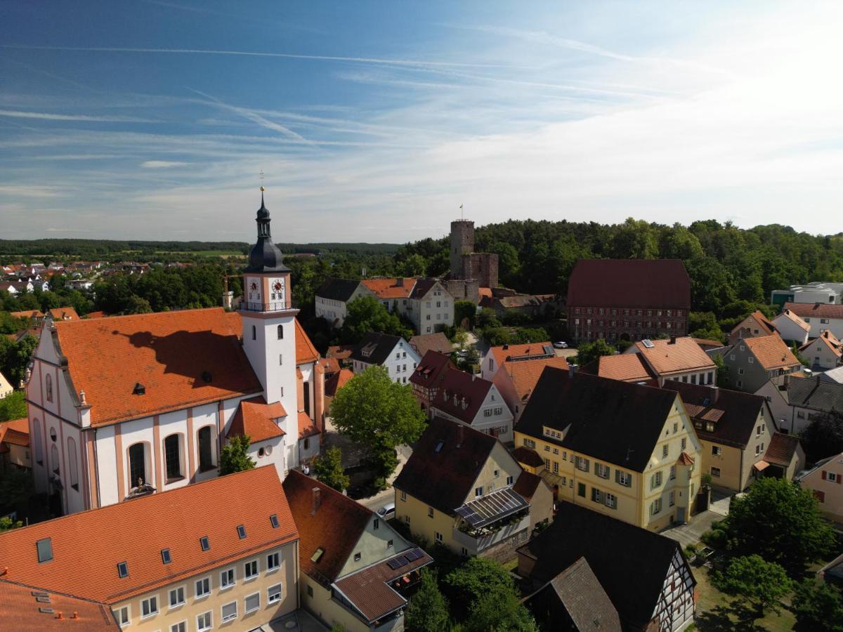 Hotel Garni Und Apartments Zur Krone Хильпольтштайн Экстерьер фото