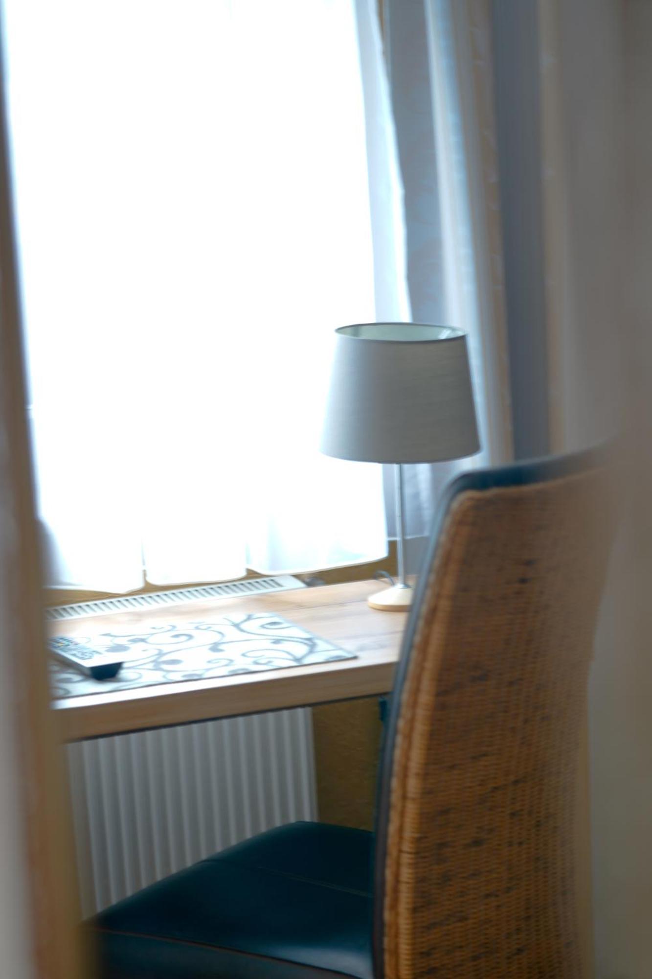 Hotel Garni Und Apartments Zur Krone Хильпольтштайн Экстерьер фото