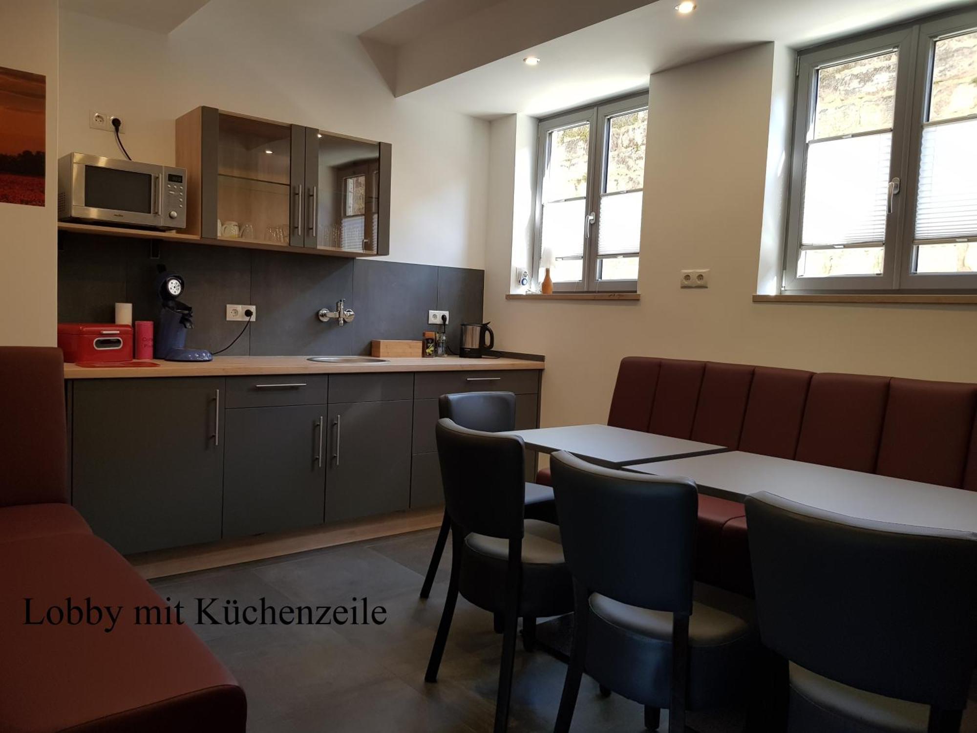 Hotel Garni Und Apartments Zur Krone Хильпольтштайн Экстерьер фото