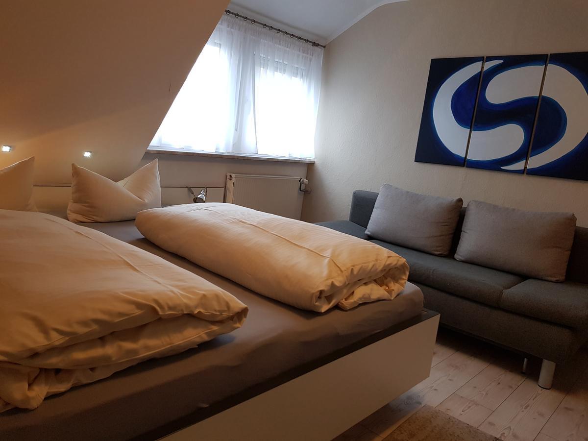 Hotel Garni Und Apartments Zur Krone Хильпольтштайн Экстерьер фото